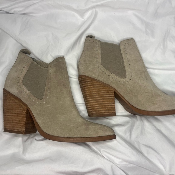 Marc Fisher Tan Ankle Boots with Pointed Toe and Stacked Heel - Picture 3 of 7